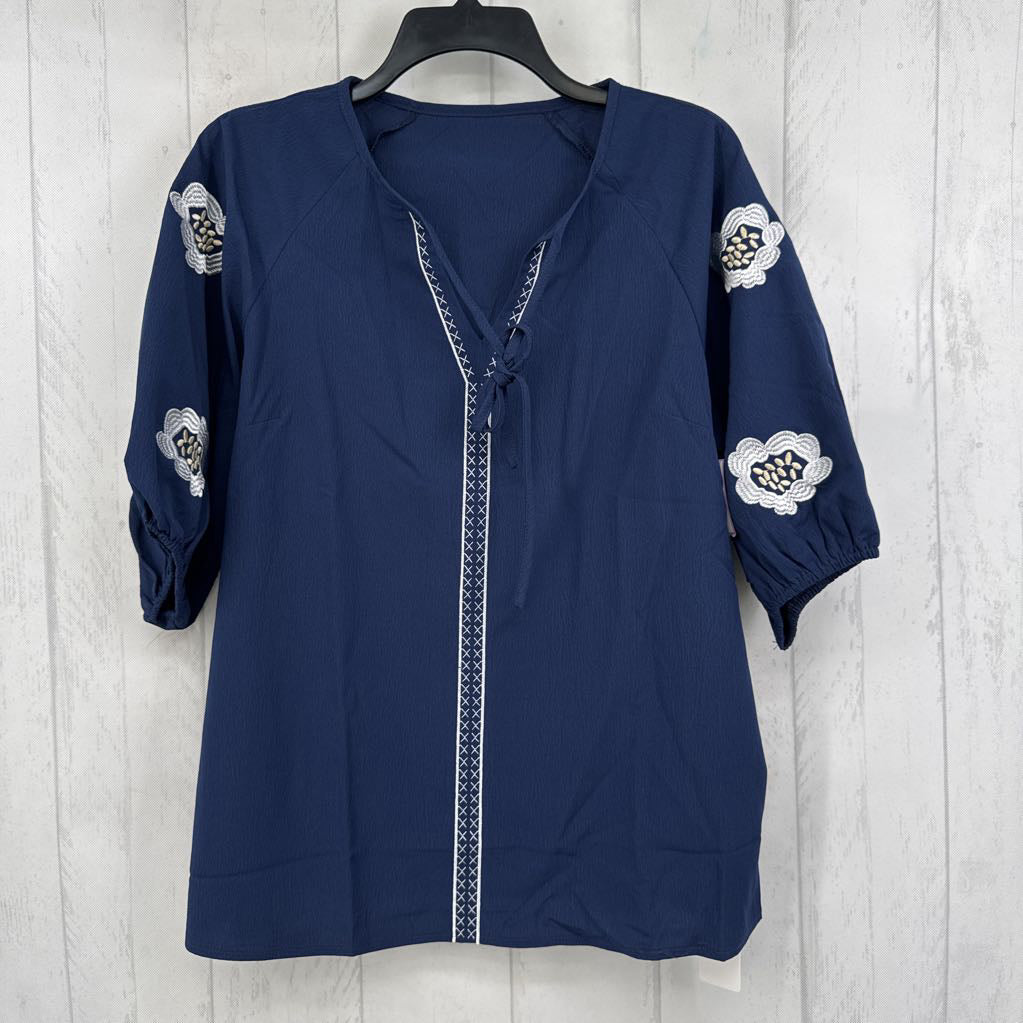 L embroidered tie front s/s top