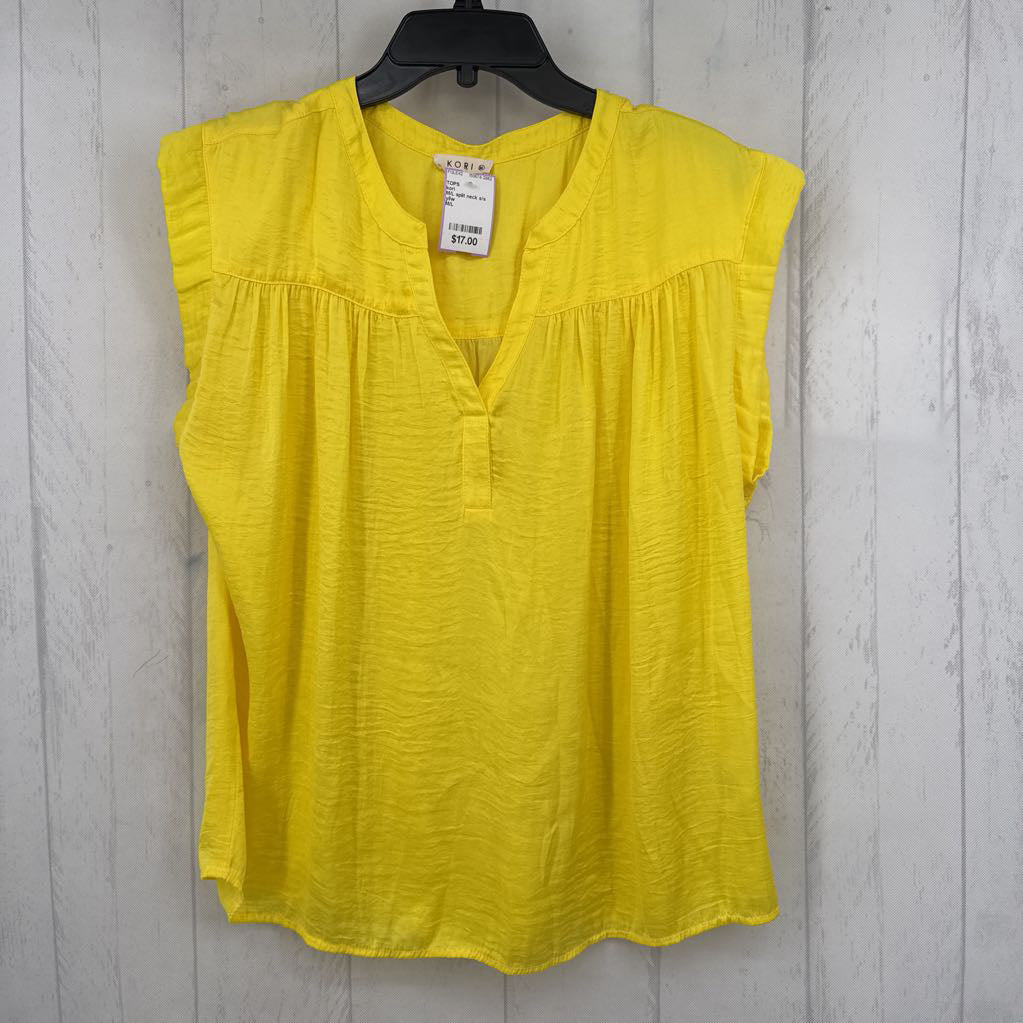 M/L split neck s/s top