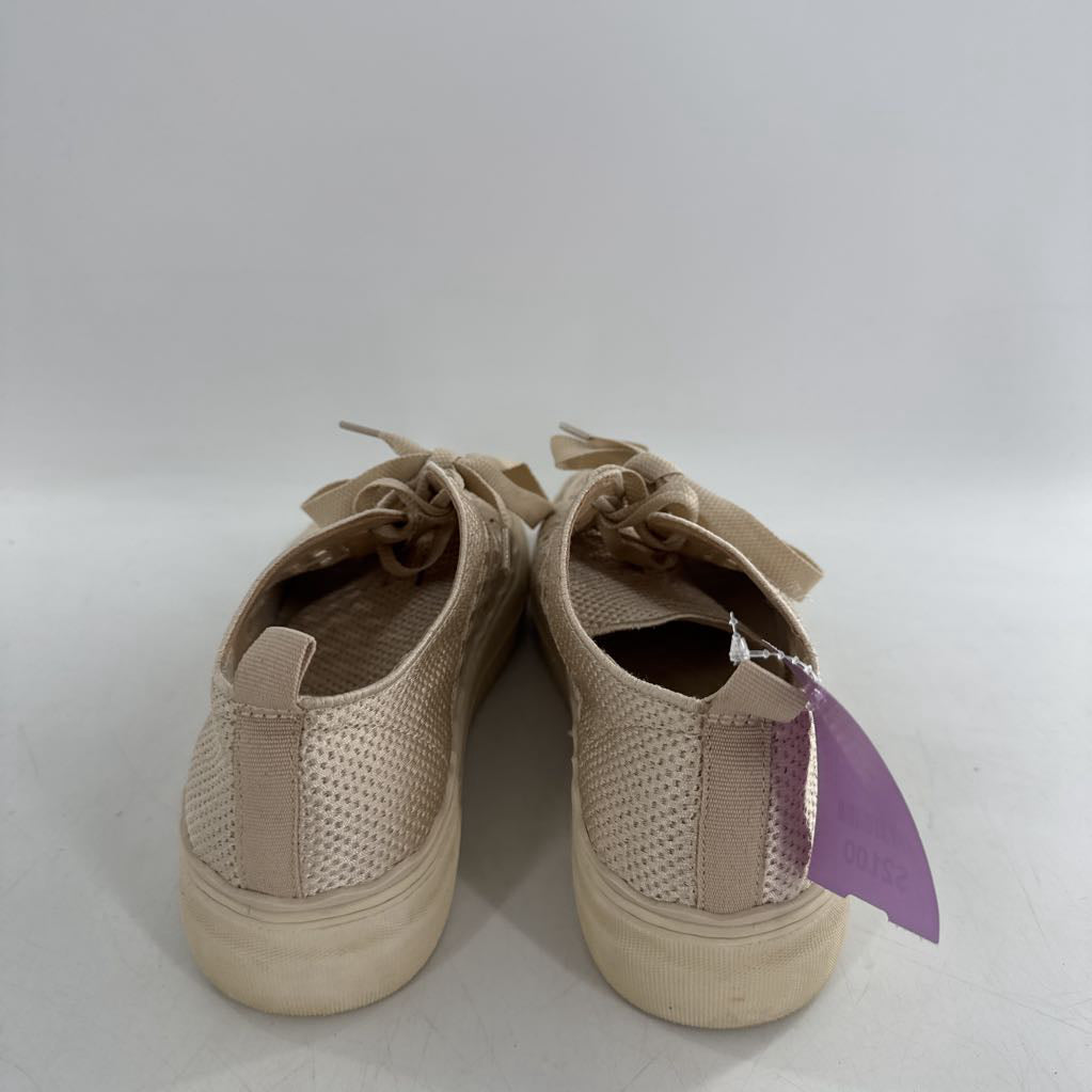 8 woven lace-up sneaker