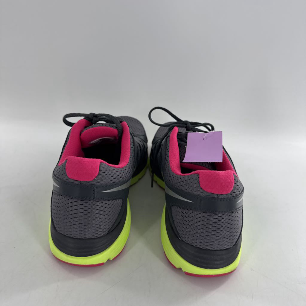 9.5 lace-up sneaker