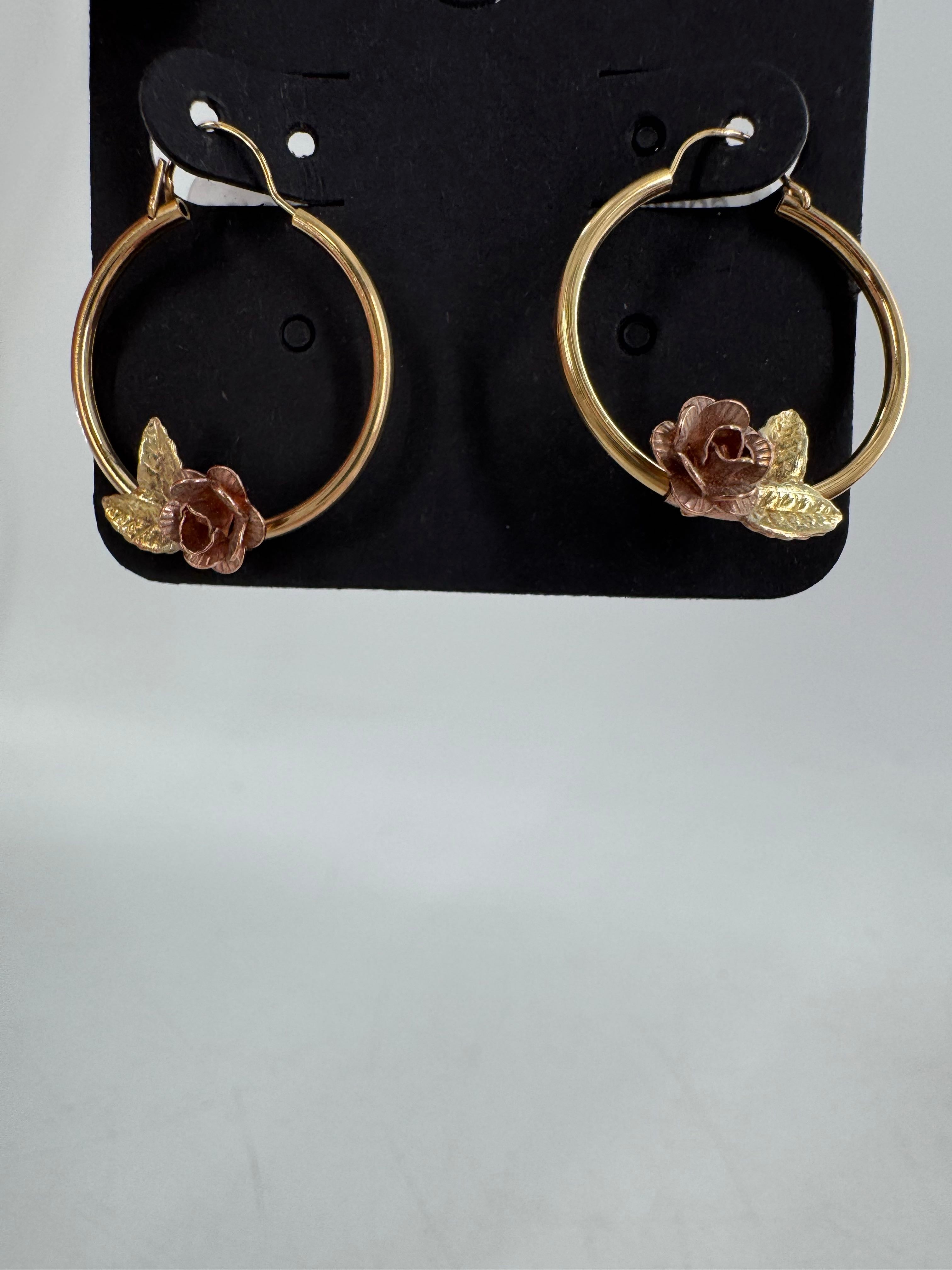 antique gold tone flower earrings