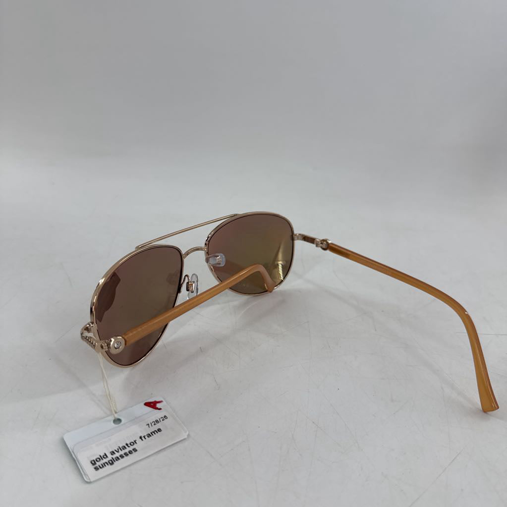 gold aviator frame sunglasses