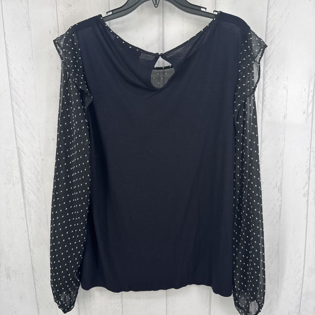 L swiss dot keyhole back l/s top