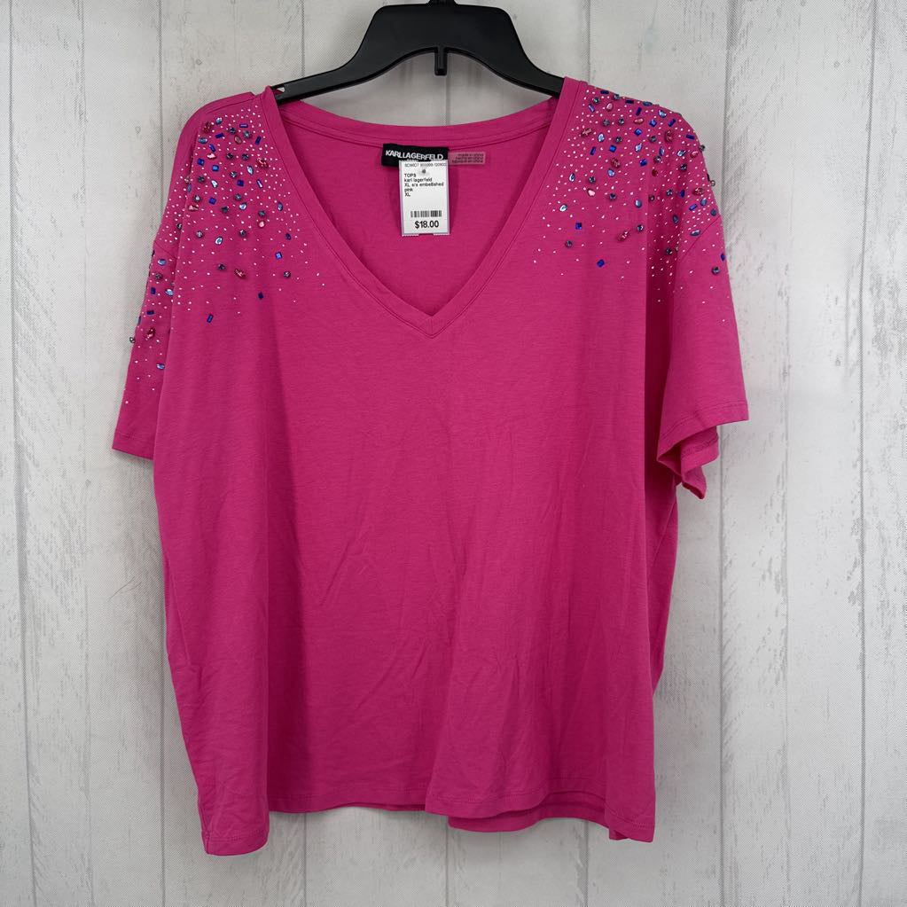 XL s/s embellished v-neck top