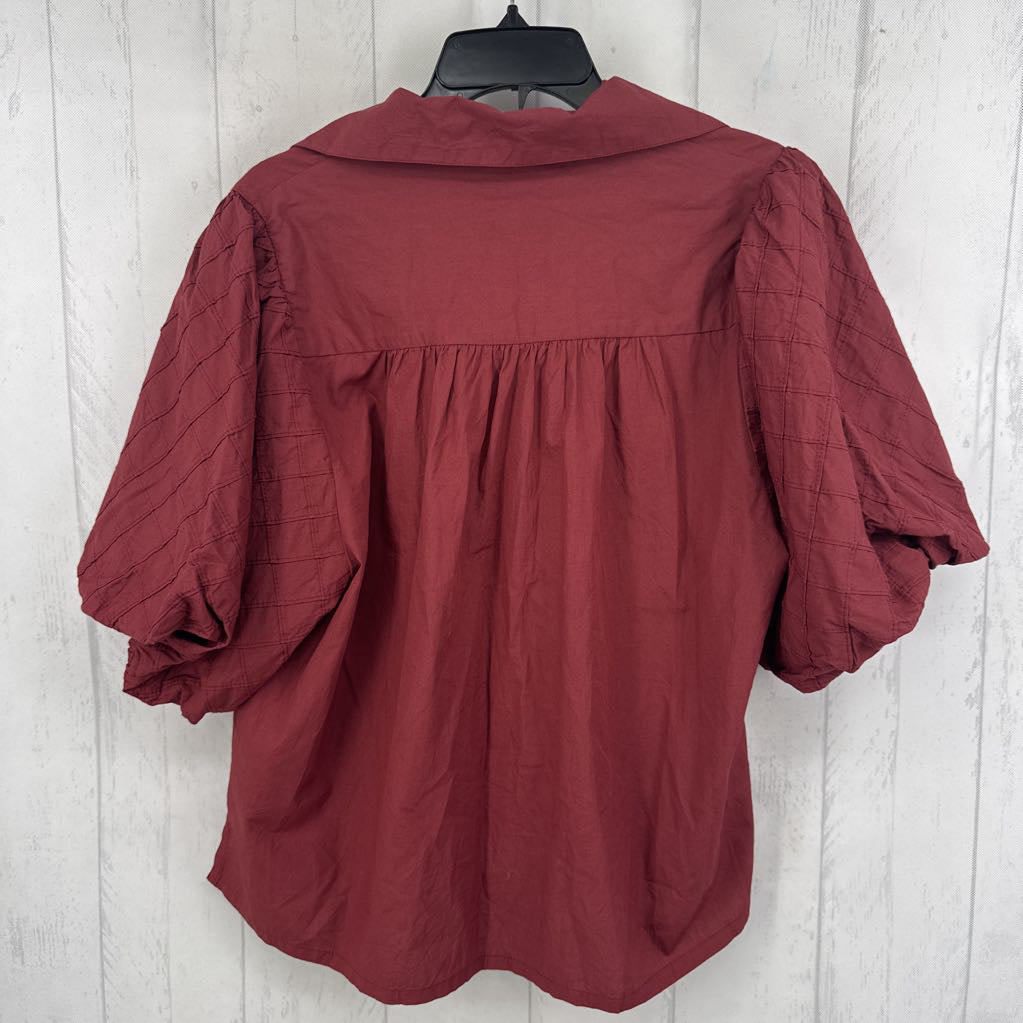XL textured puff slv 1/2 button down s/s top