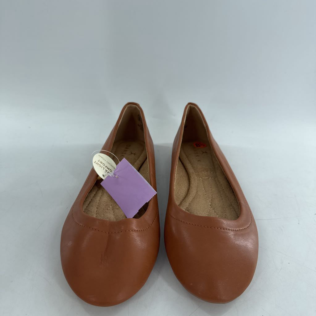 8.5 vegan leather slip-on flats