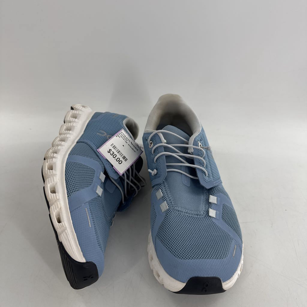 8 lace-up sneaker