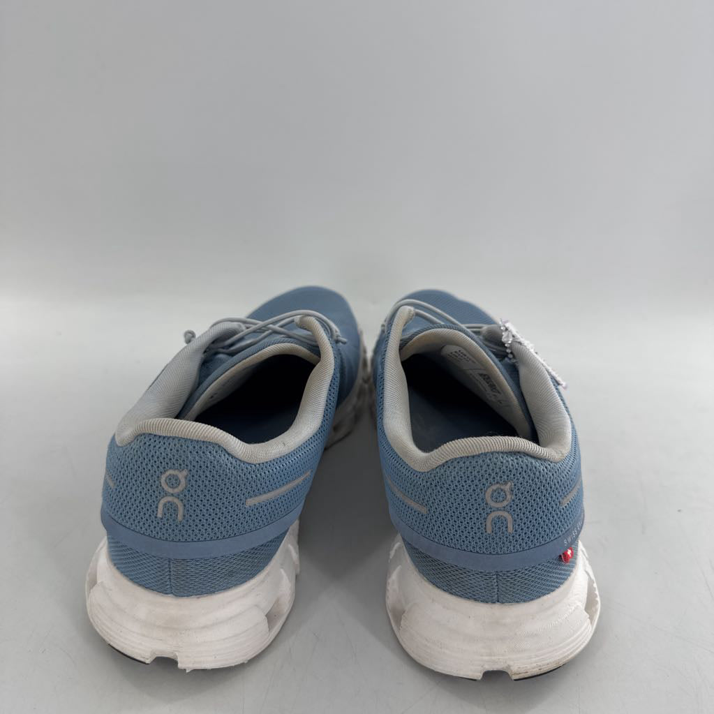 8 lace-up sneaker