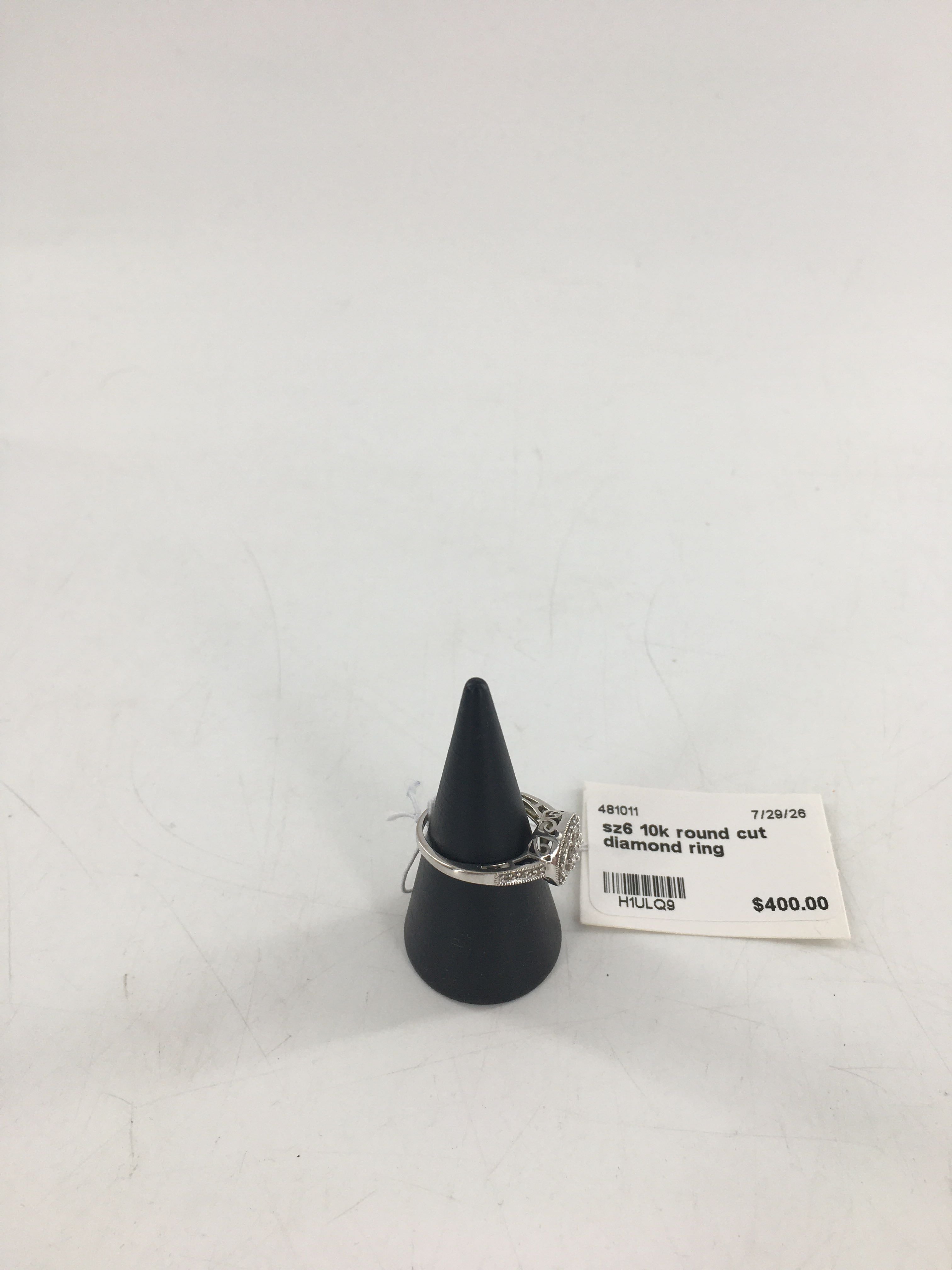 sz6 10k round cut diamond ring