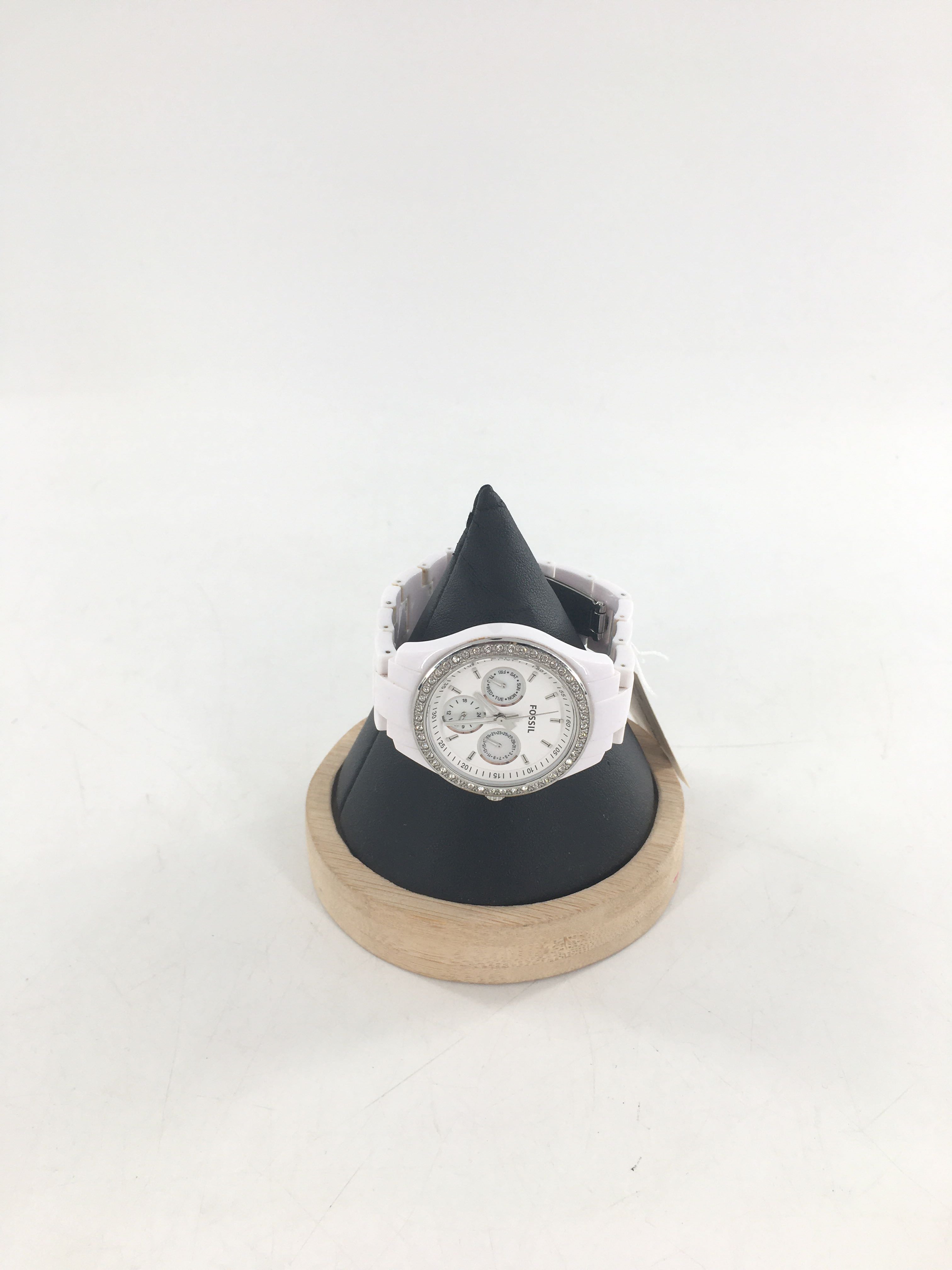 white round face watch