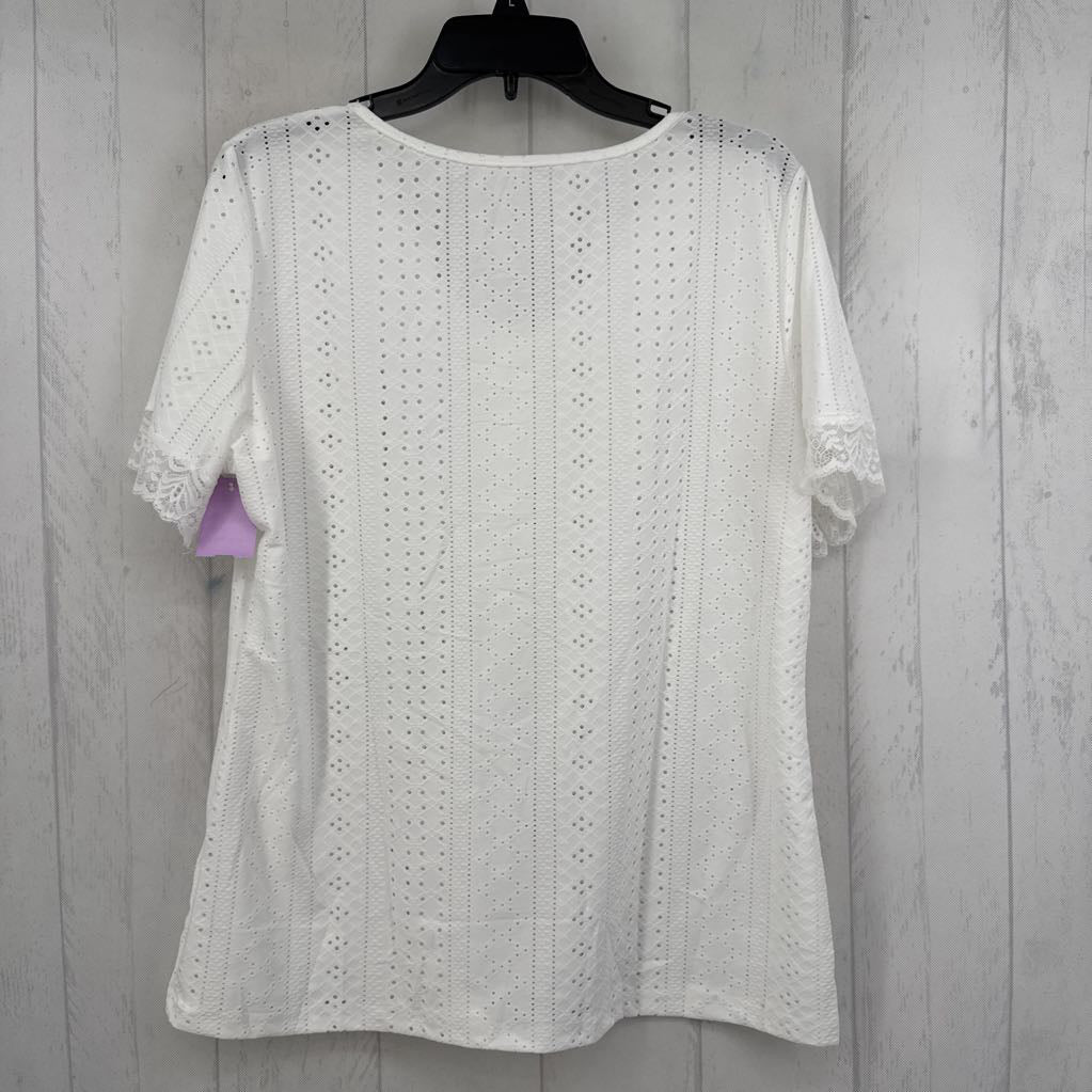XL eyelet button front s/s top