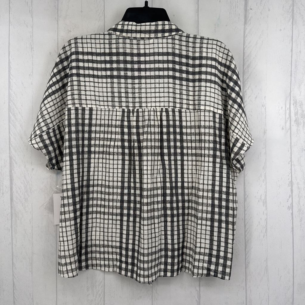 R36 L checkered button down s/s top