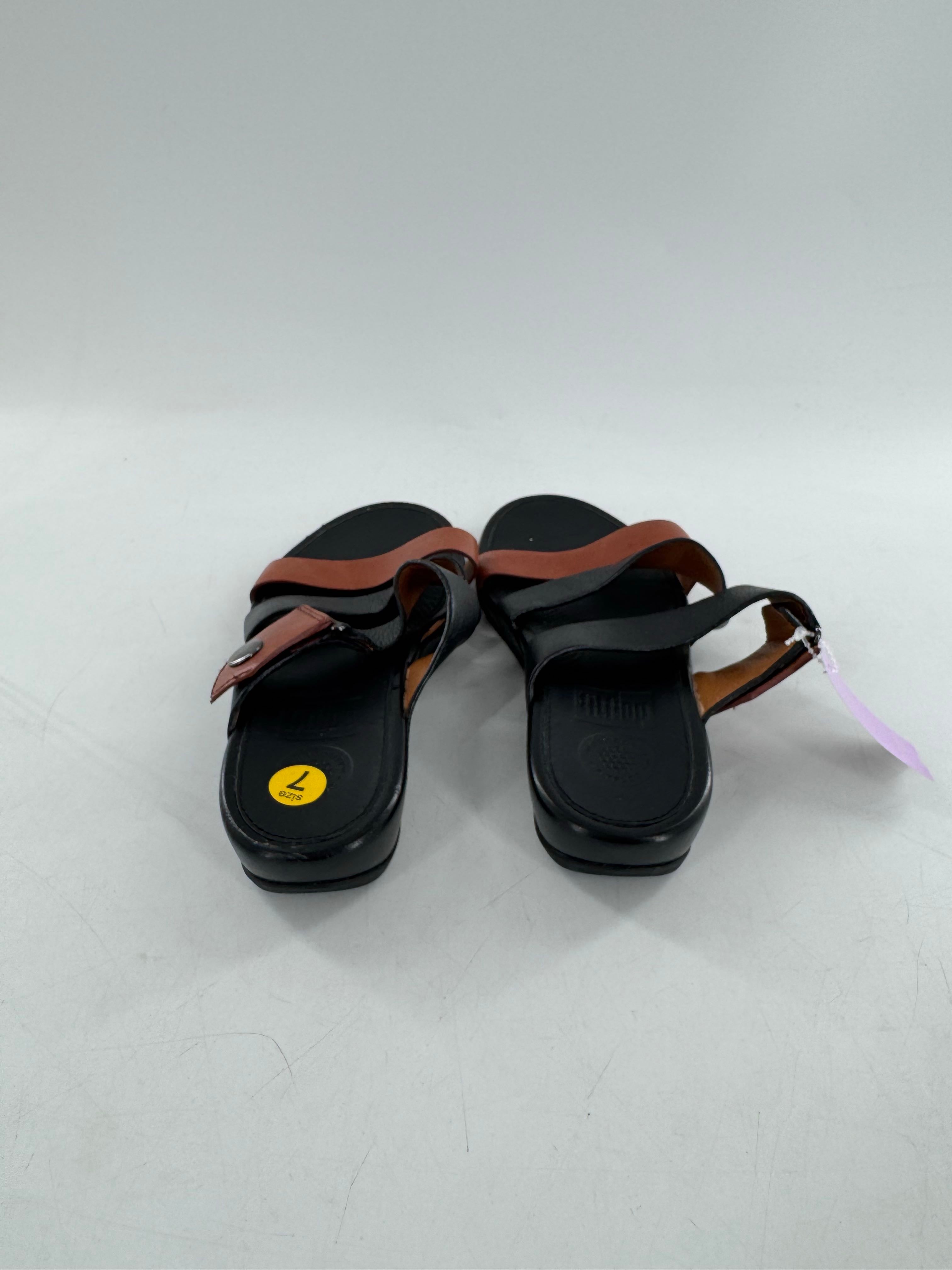 7 two-tone leather sandal