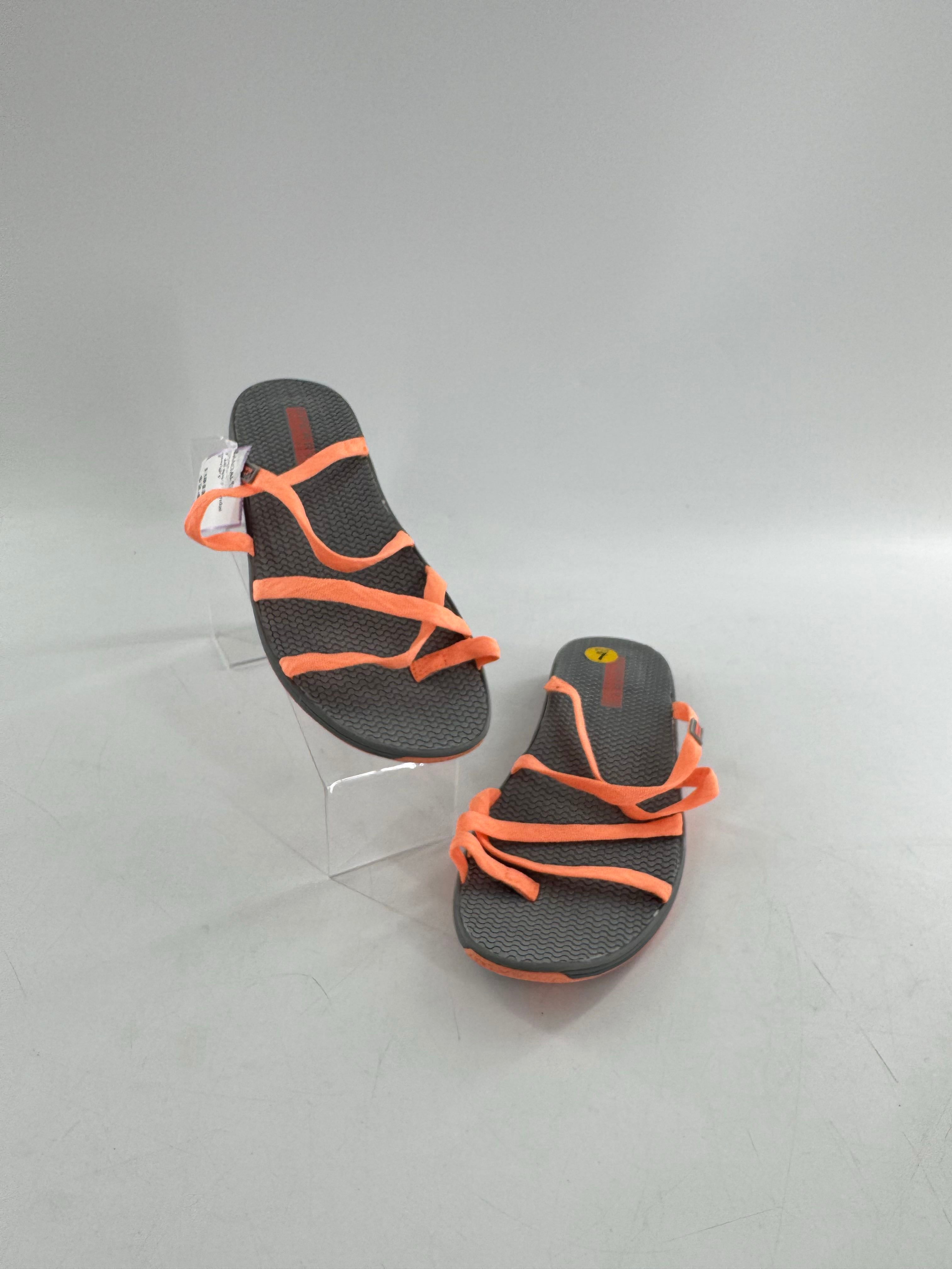 7 strappy sandal