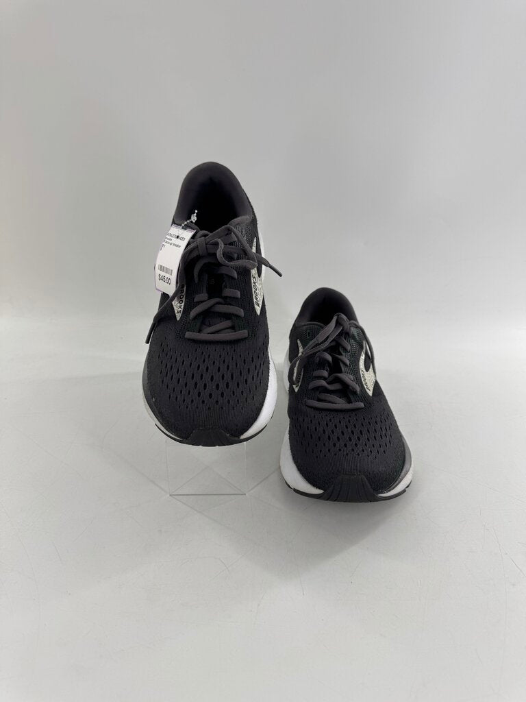 9 lace-up sneaker