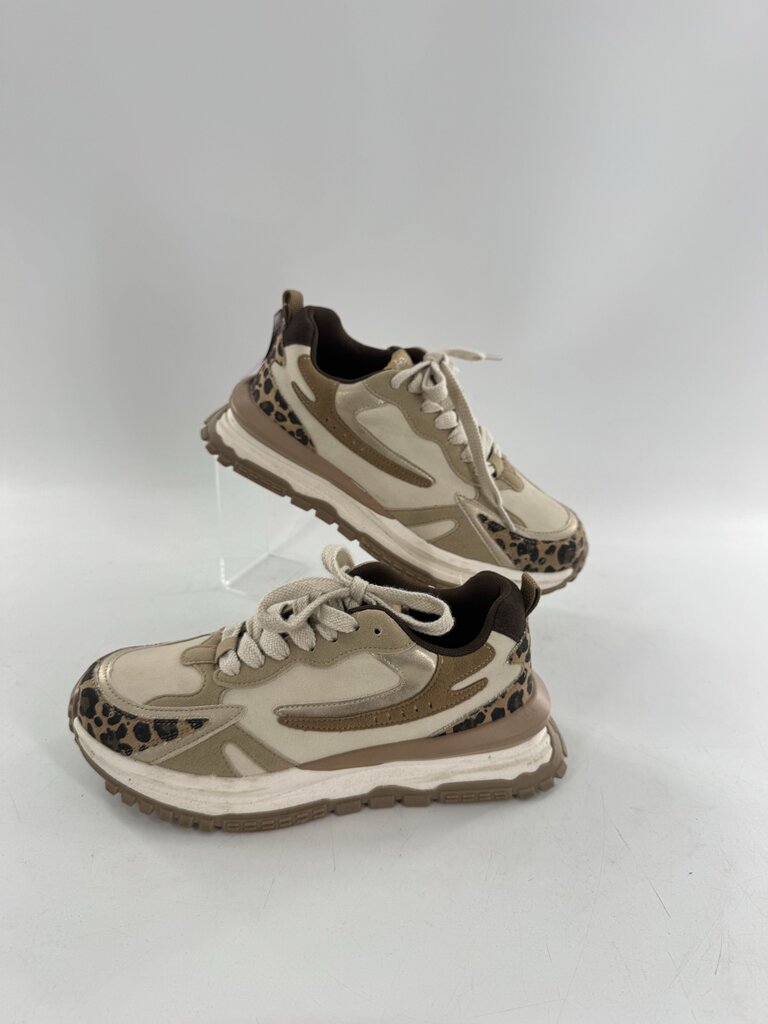 8 animal print lace-up sneaker