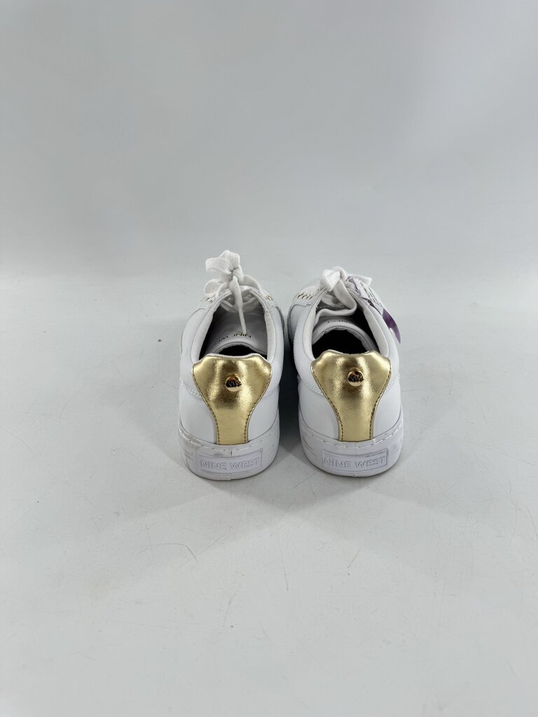 8 embossed lace-up sneaker
