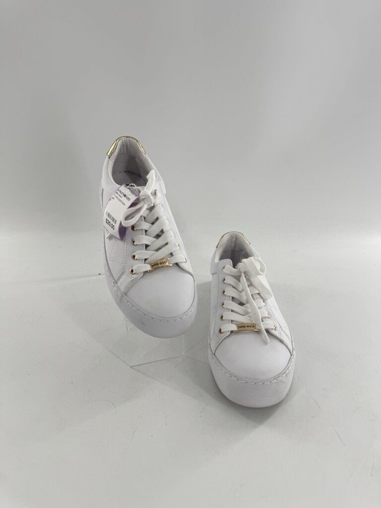8 embossed lace-up sneaker
