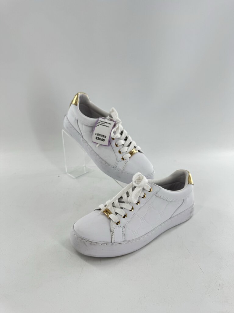 8 embossed lace-up sneaker