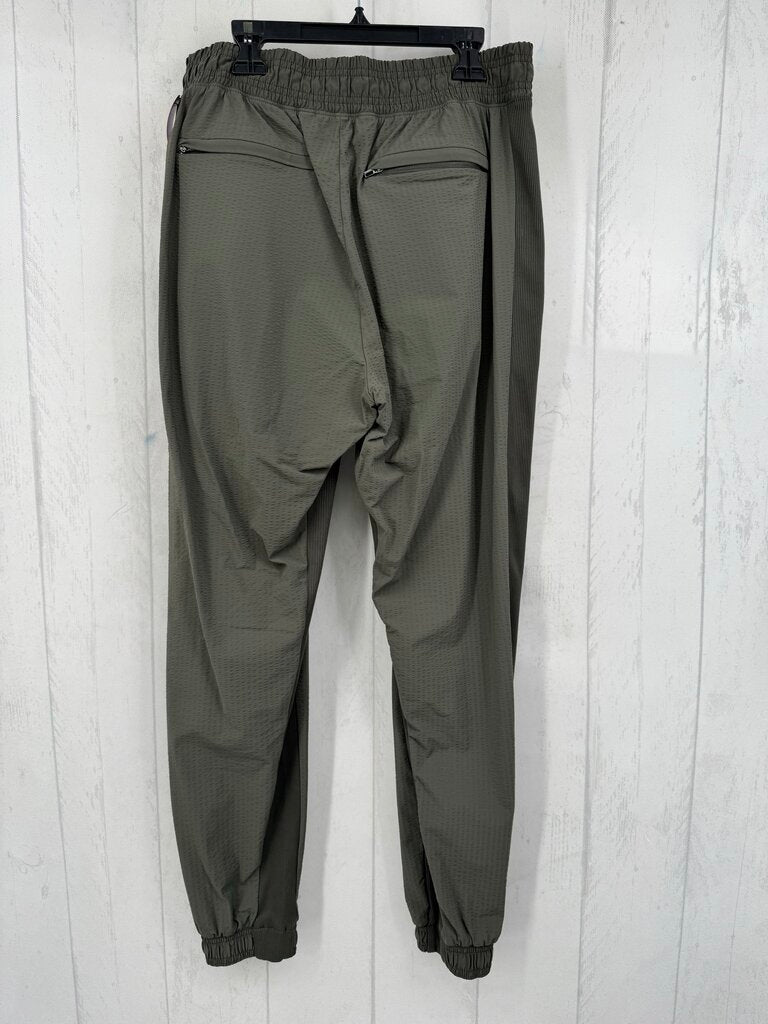 8 pull-on joggers