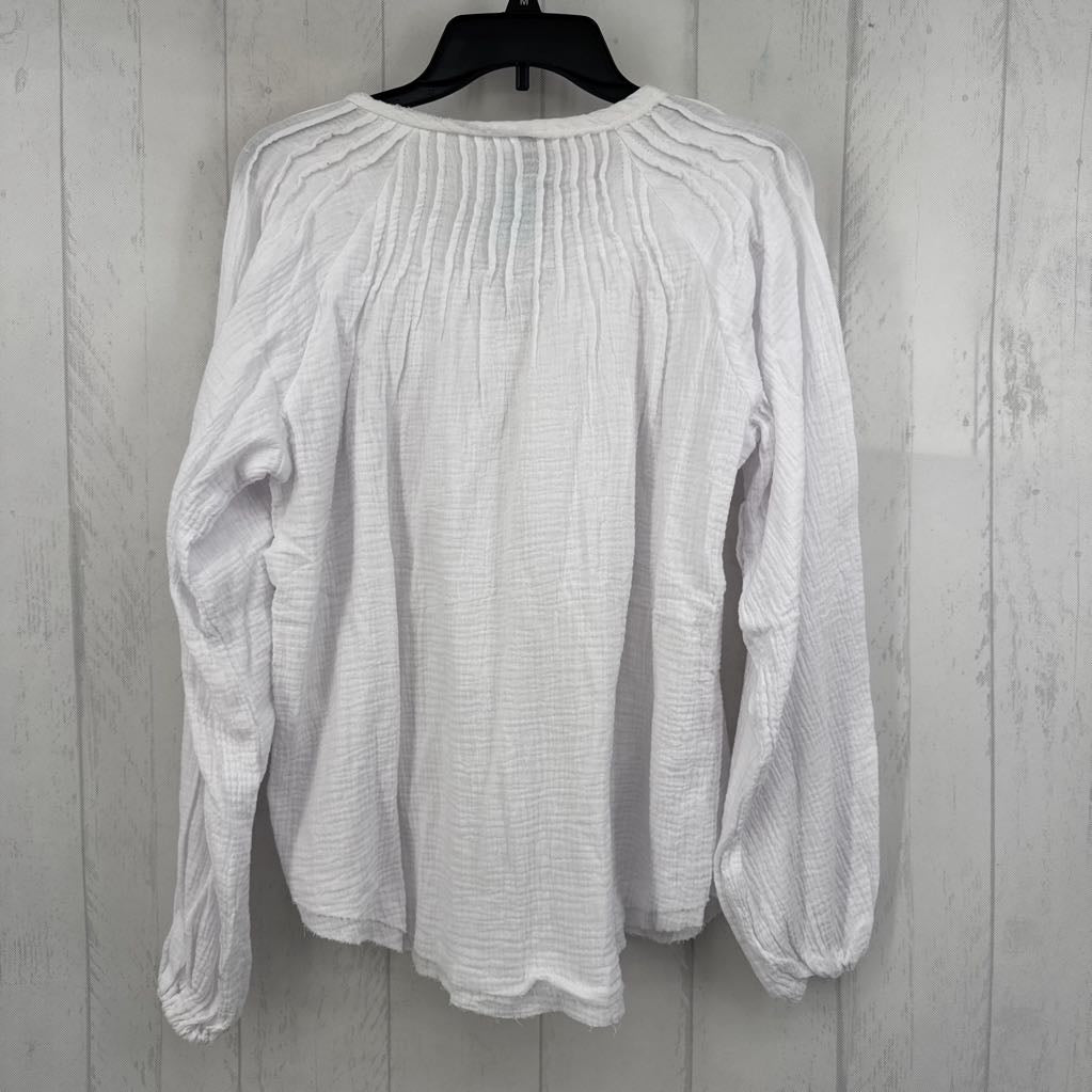 6 lace-up gauze l/s top