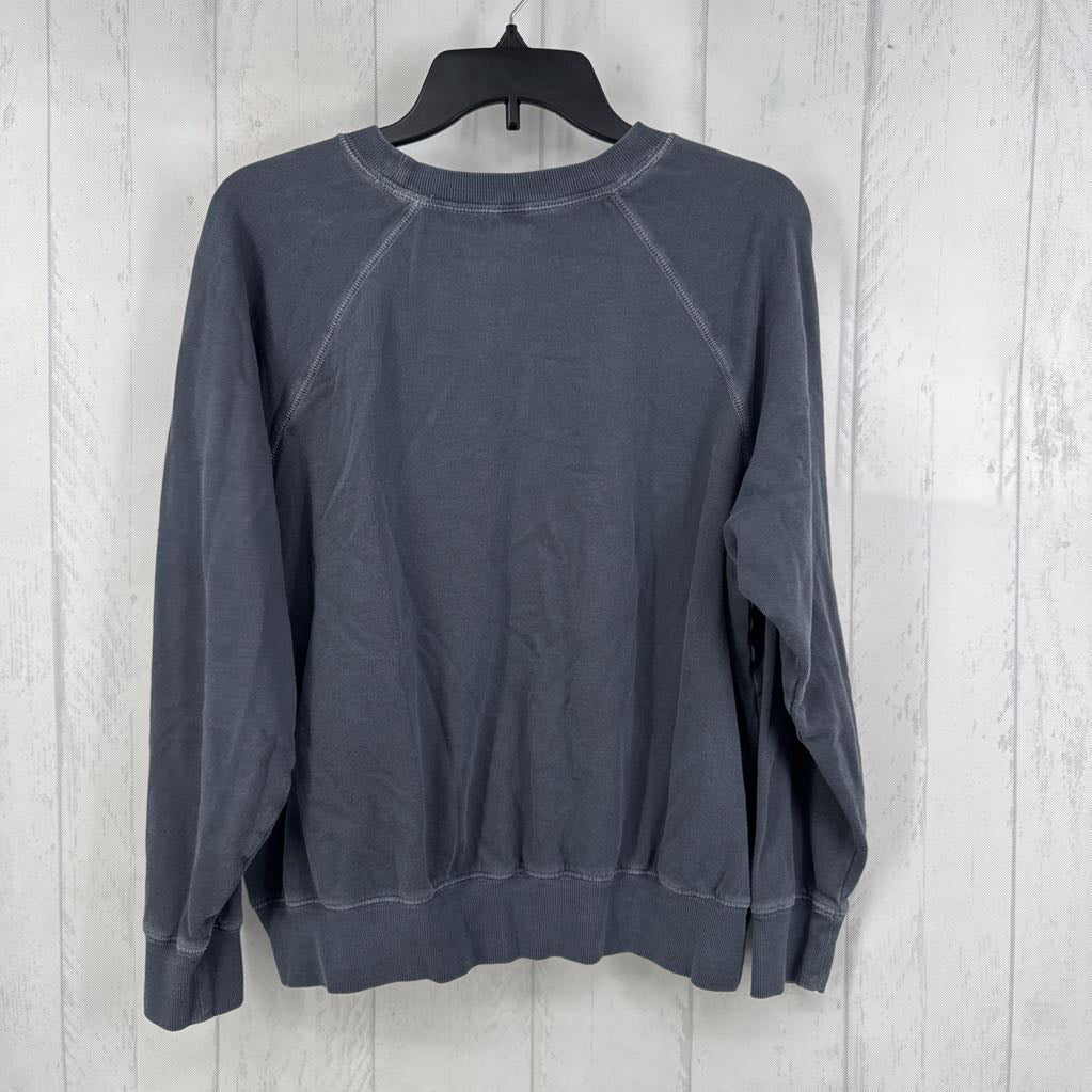 L crewneck sweatshirt