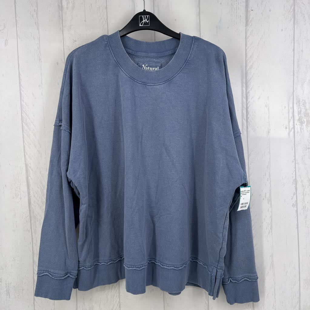 L crewneck sweatshirt