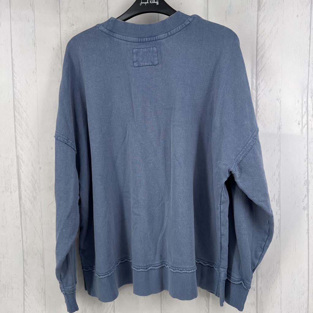 L crewneck sweatshirt
