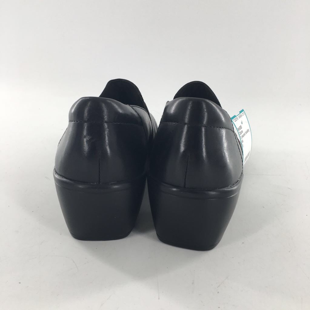 8 pleated detailing slip on loafers