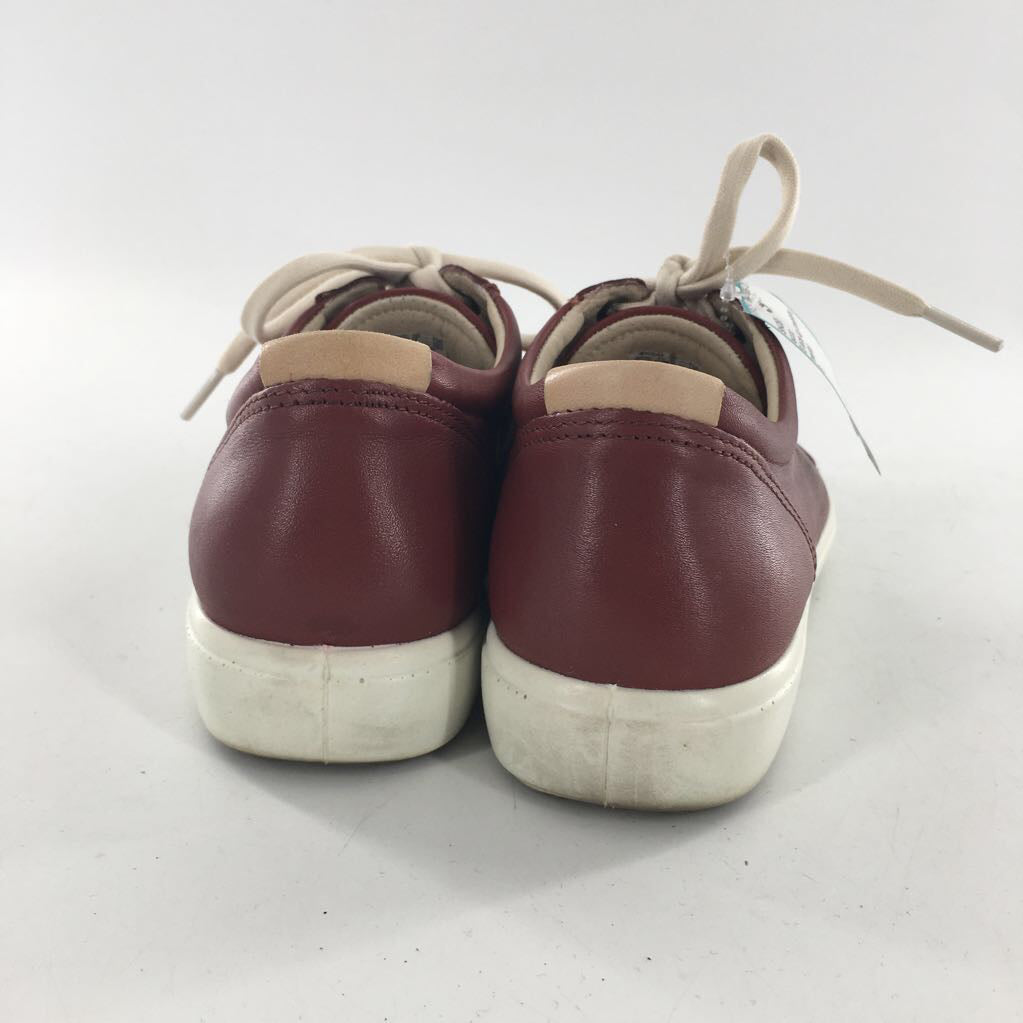 8 lace up sneakers