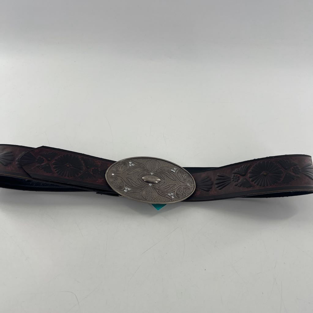 9 vegan leather belt w/ oval silver buckle