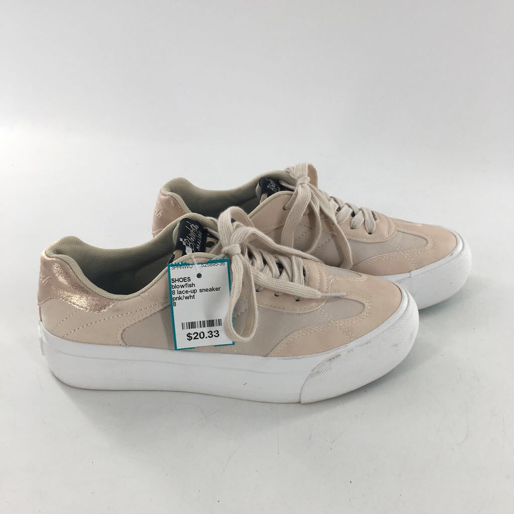 8 lace-up sneaker