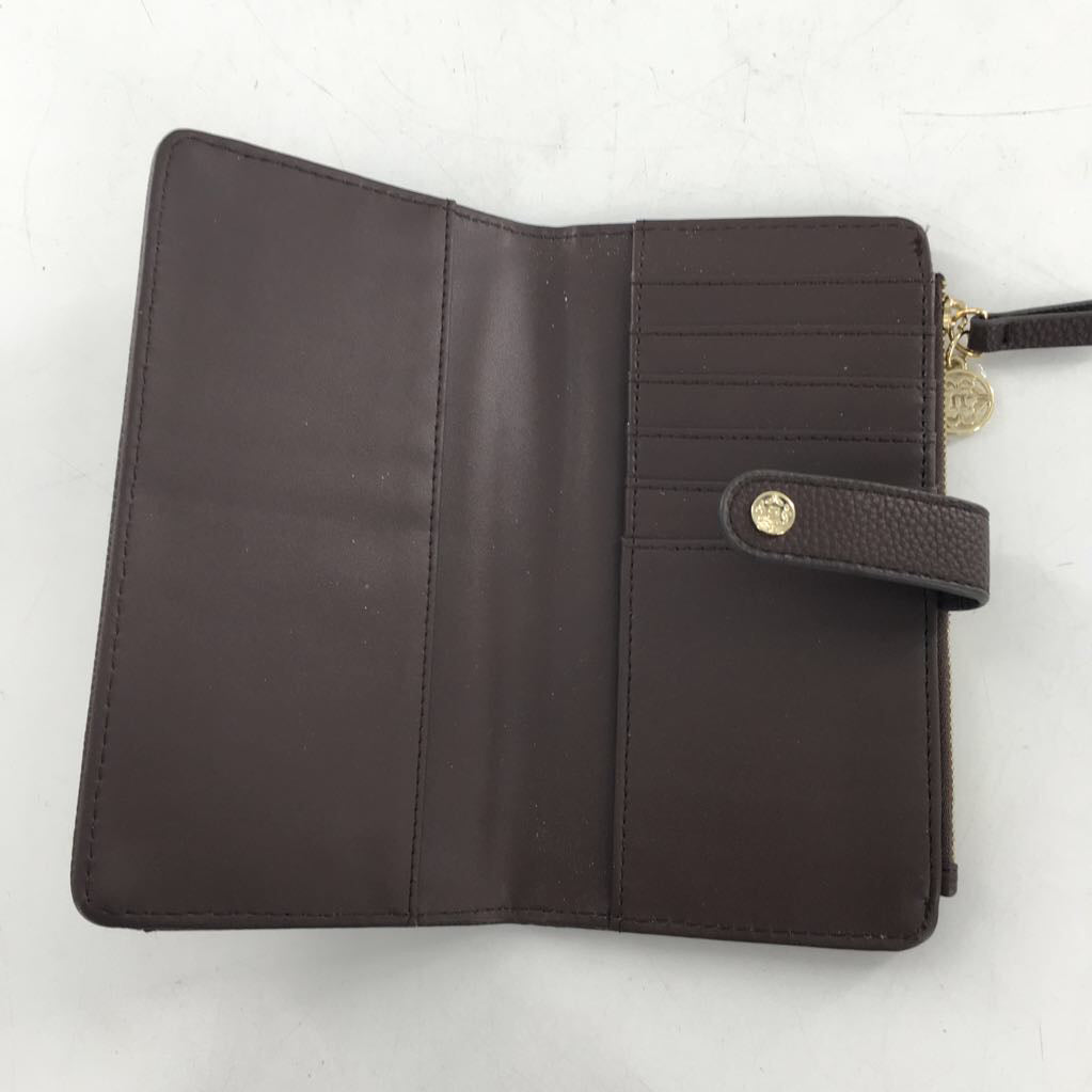 pebbled bi-fold wallet