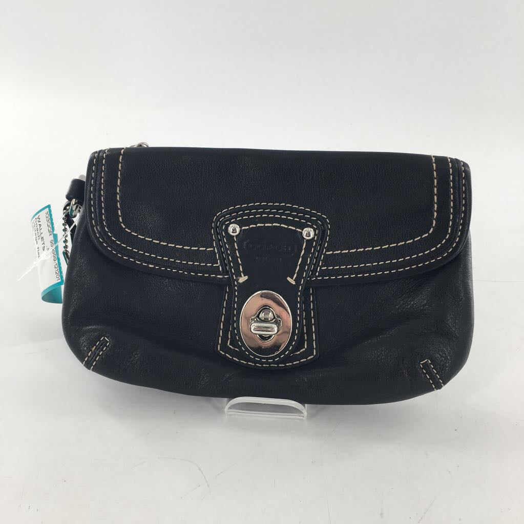 vintage flap turnlock wristlet