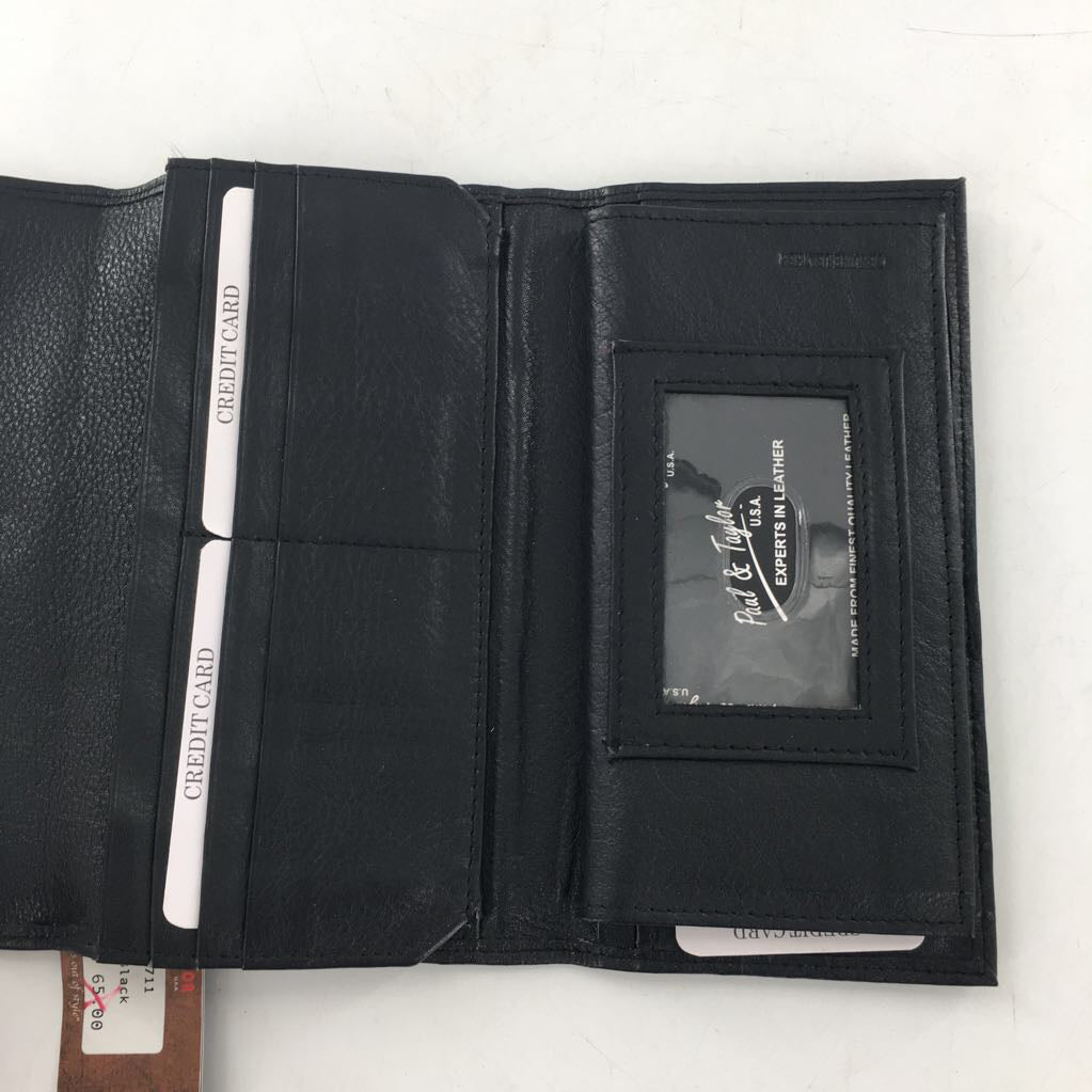 leather tri-fold wallet