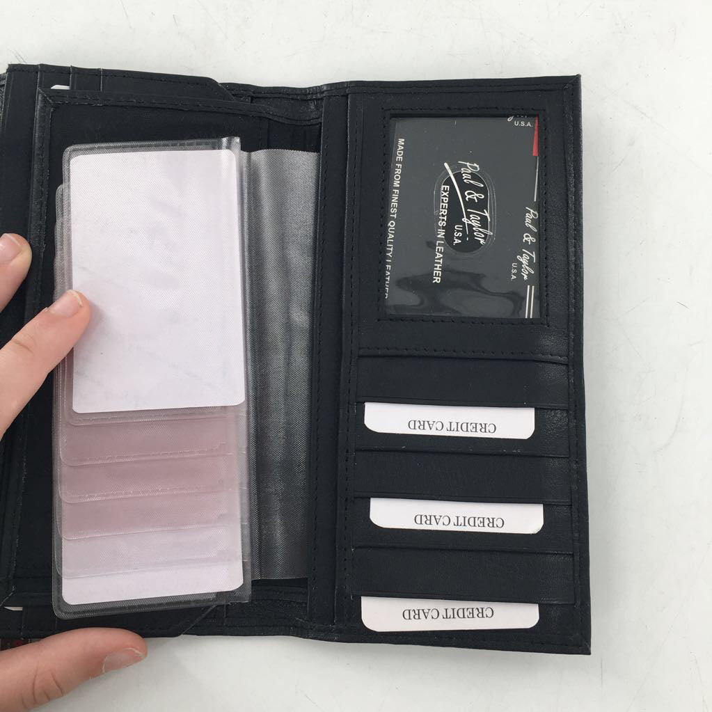 leather tri-fold wallet