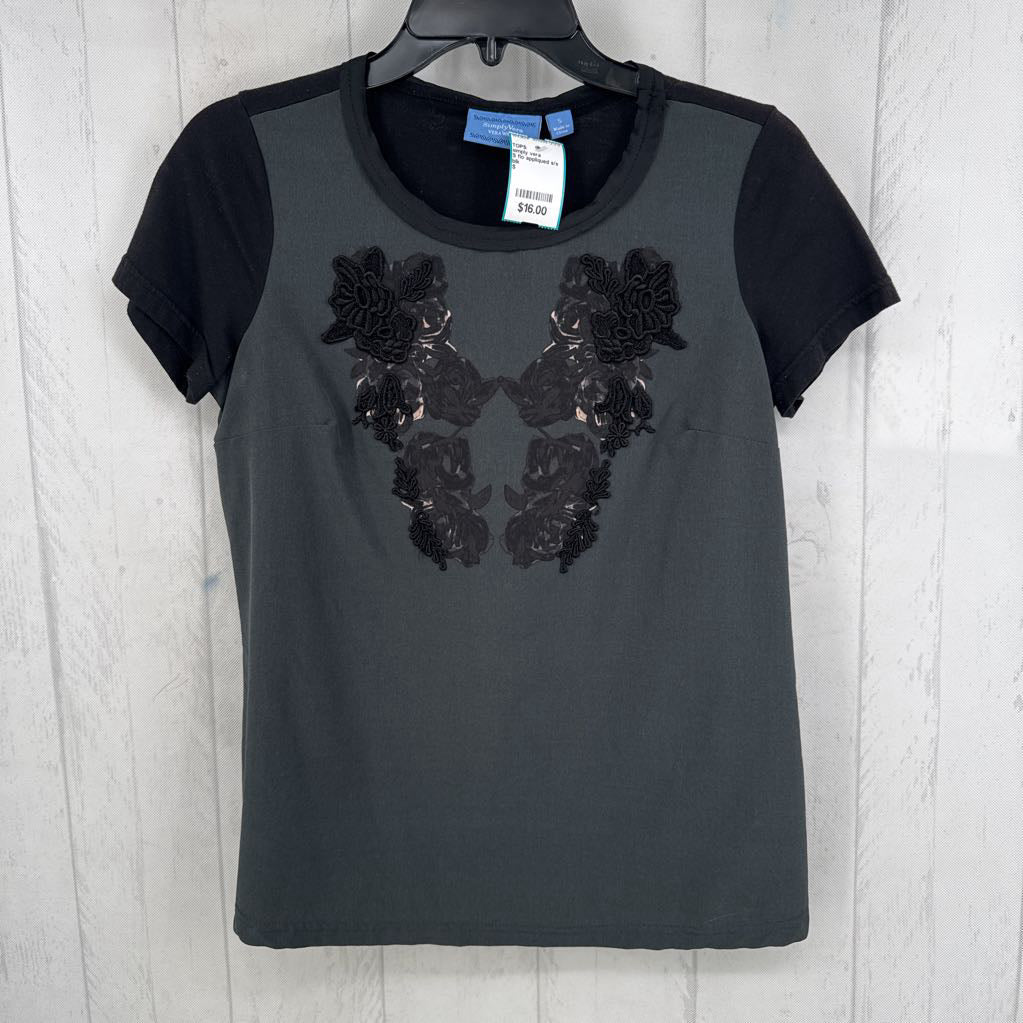 S flo appliqued s/s top