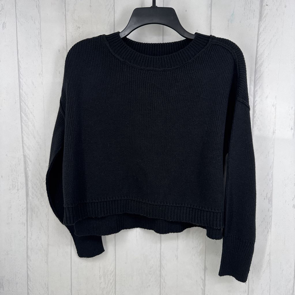 S crewneck sweater