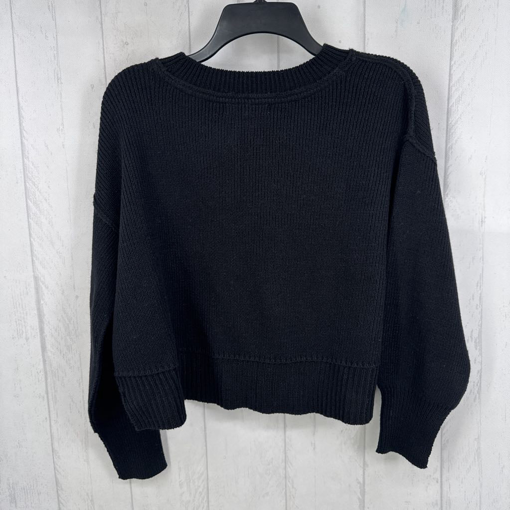 S crewneck sweater