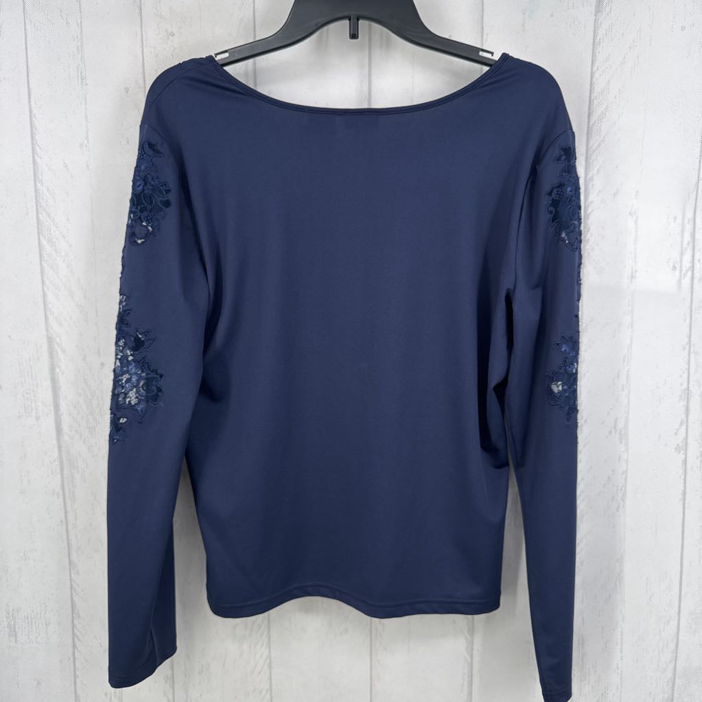 XL flo embroidered v-neck l/s top