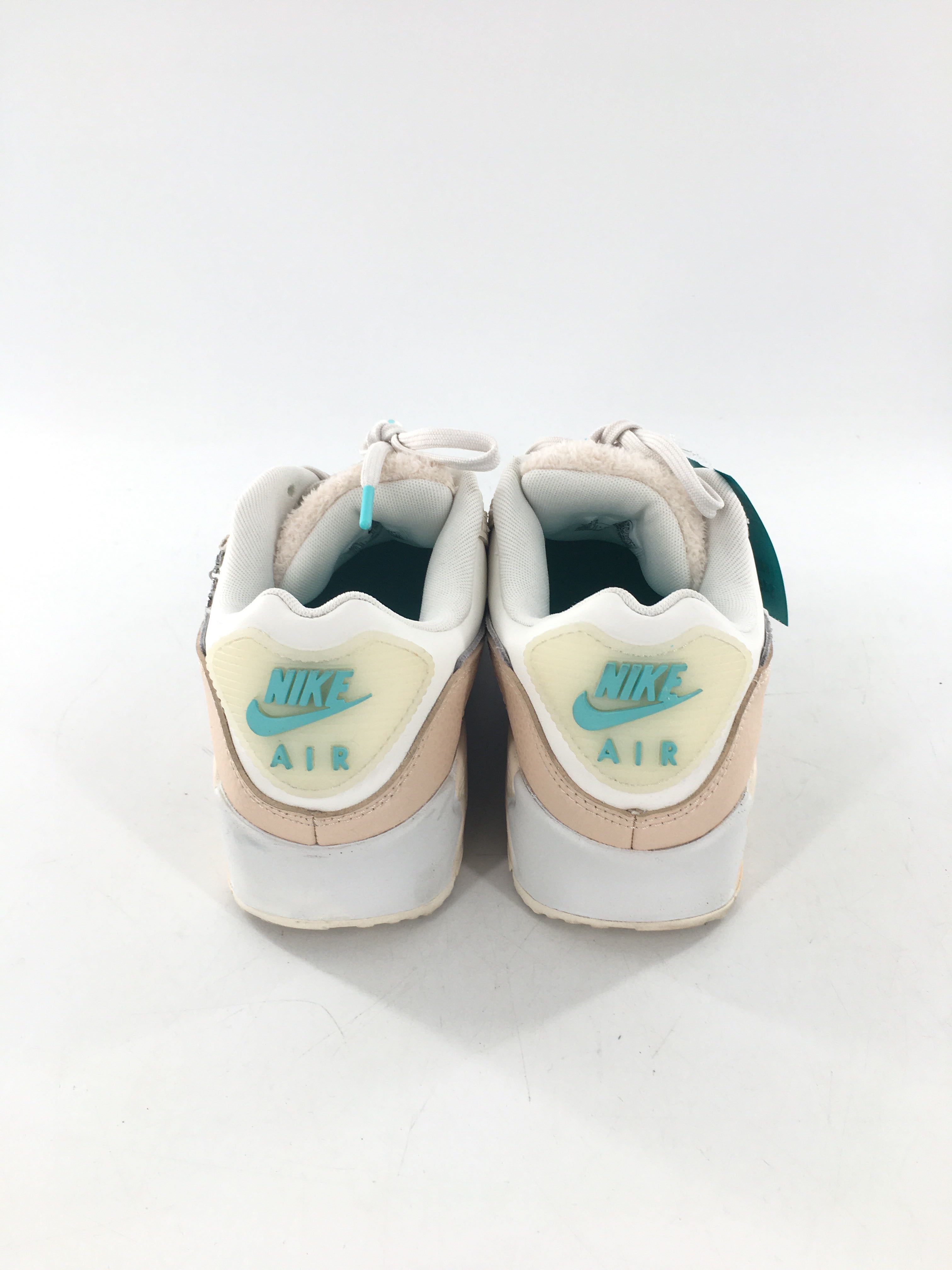 8.5 lace-up sneaker