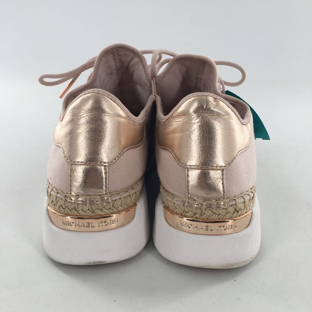 9 canvas lace-up sneaker