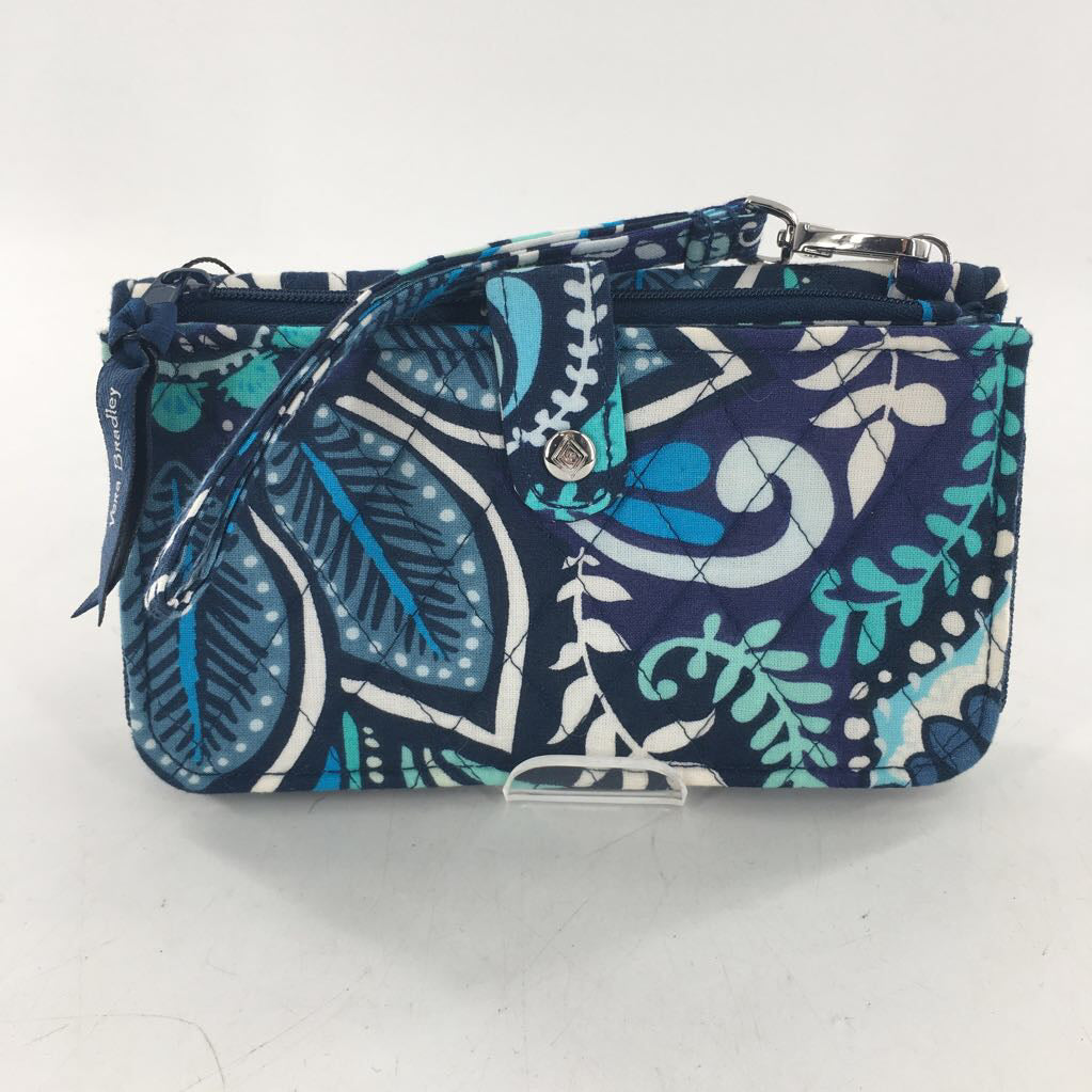 R65 trifold leaf print wallet/wristlet