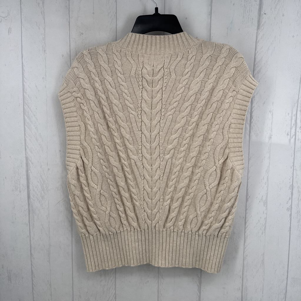 L cable knit sweater vest