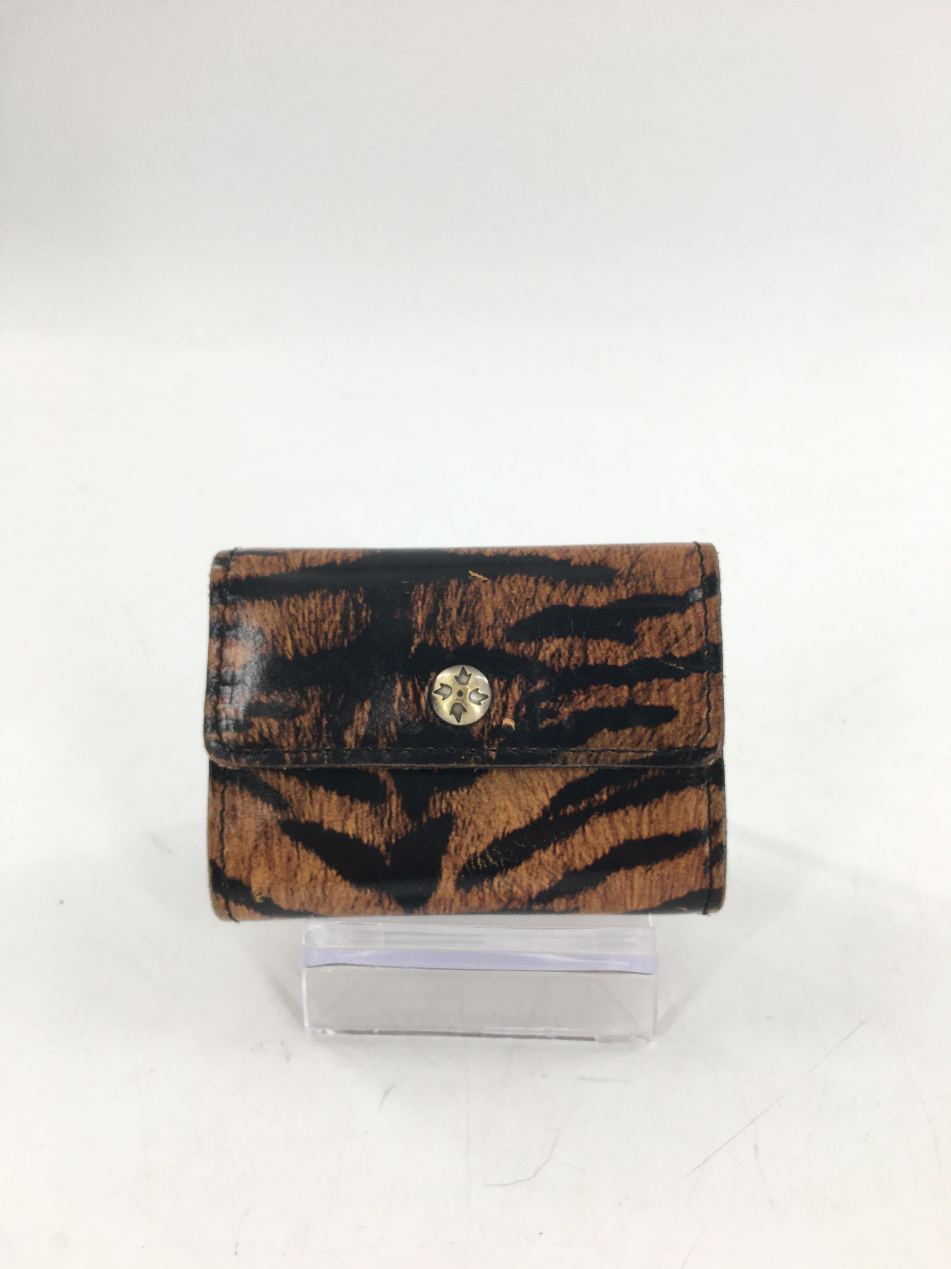 tiger print snap closure accordion card holder