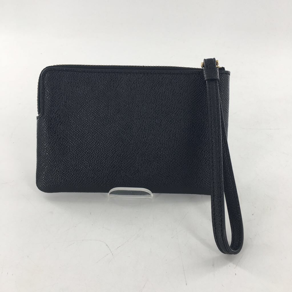 pebbled leather wristlet