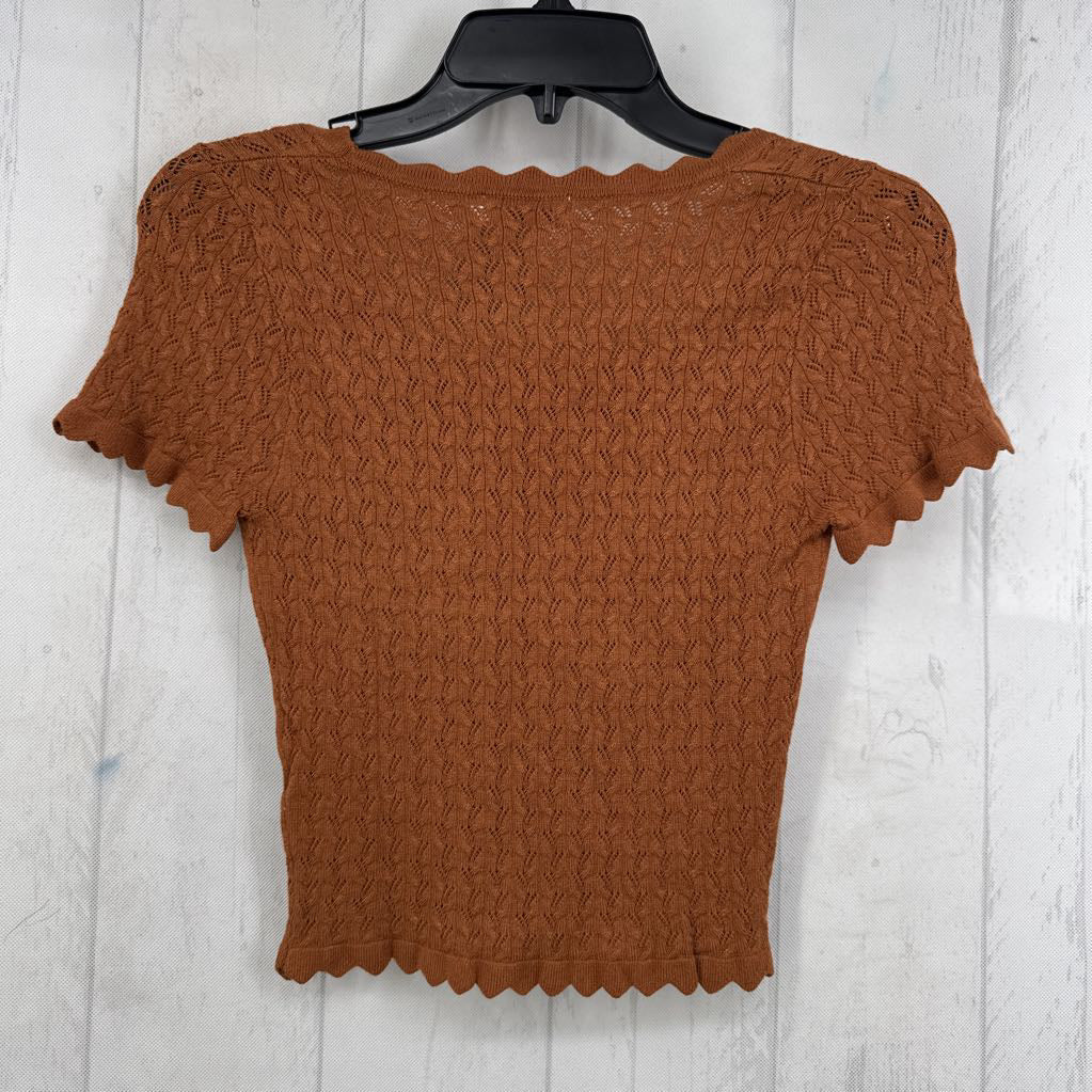 L crochet scalloped trim s/s top