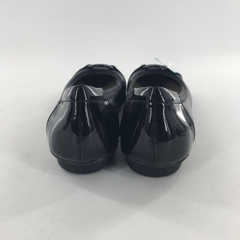 11 ballet flats w/ patent toe cap w/ gunmetal ring detail