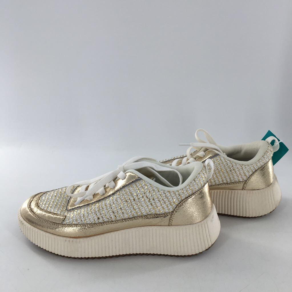 7 metallic accent lace-up sneaker