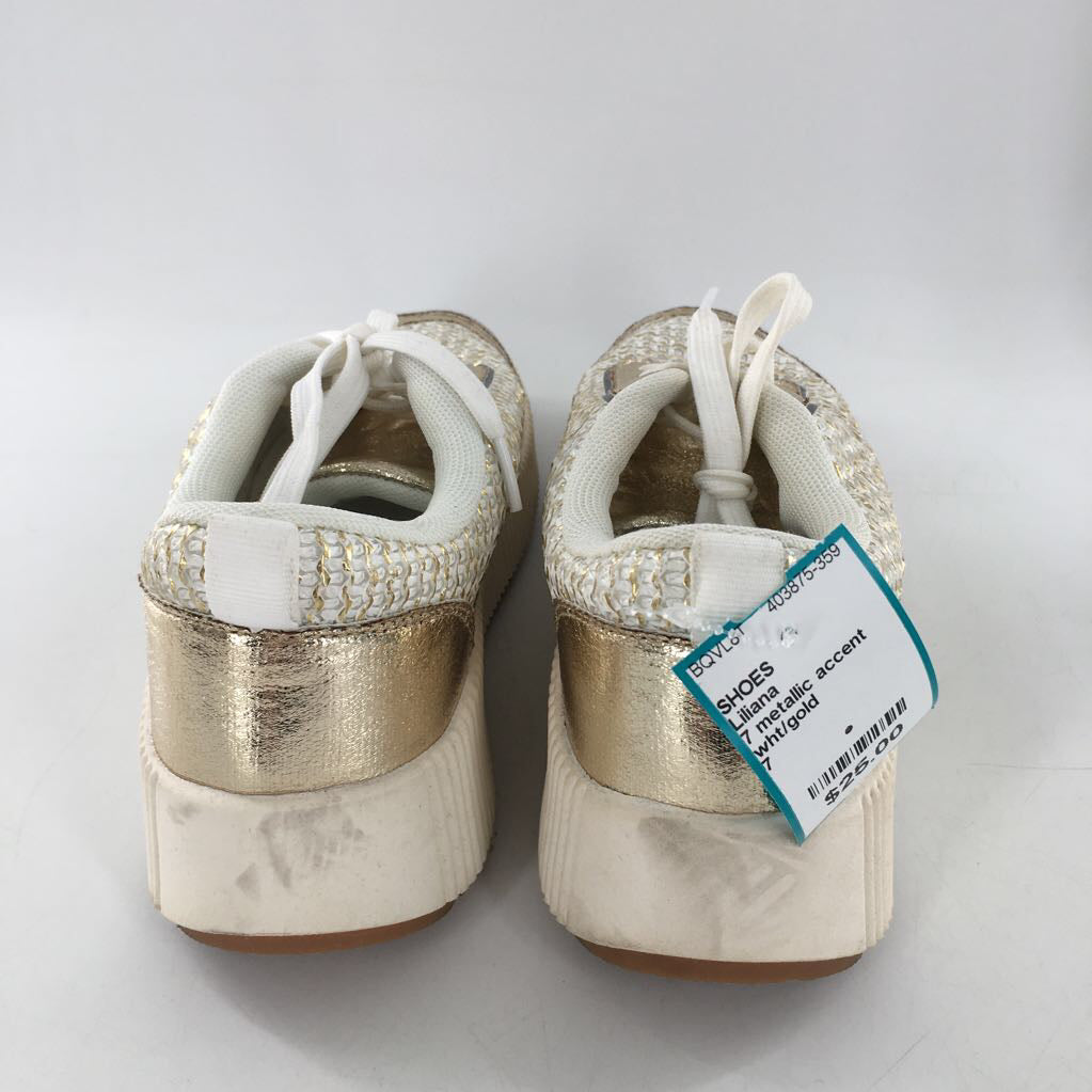 7 metallic accent lace-up sneaker
